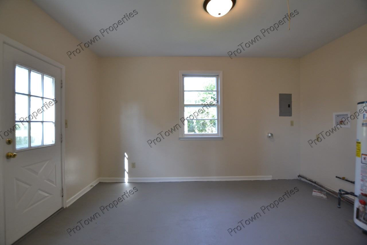 1421 Burry Street - Photo 6 of 8
