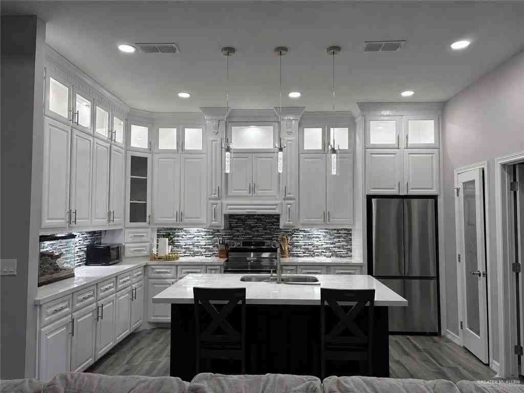 1820 Largo St - Photo 4 of 8
