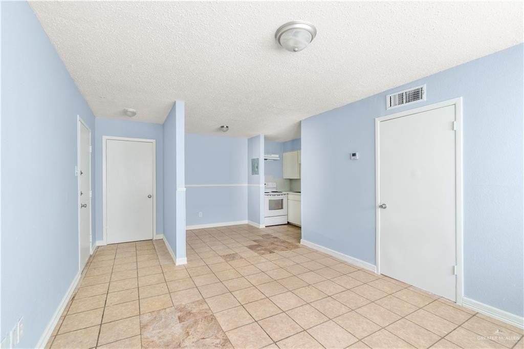 201 N Montevideo Ave #11 - Photo 7 of 7