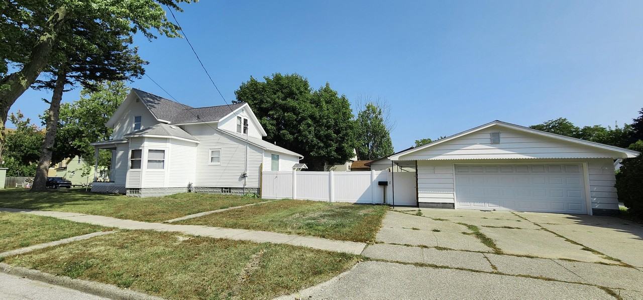703 Hopkins St - Photo 2 of 40