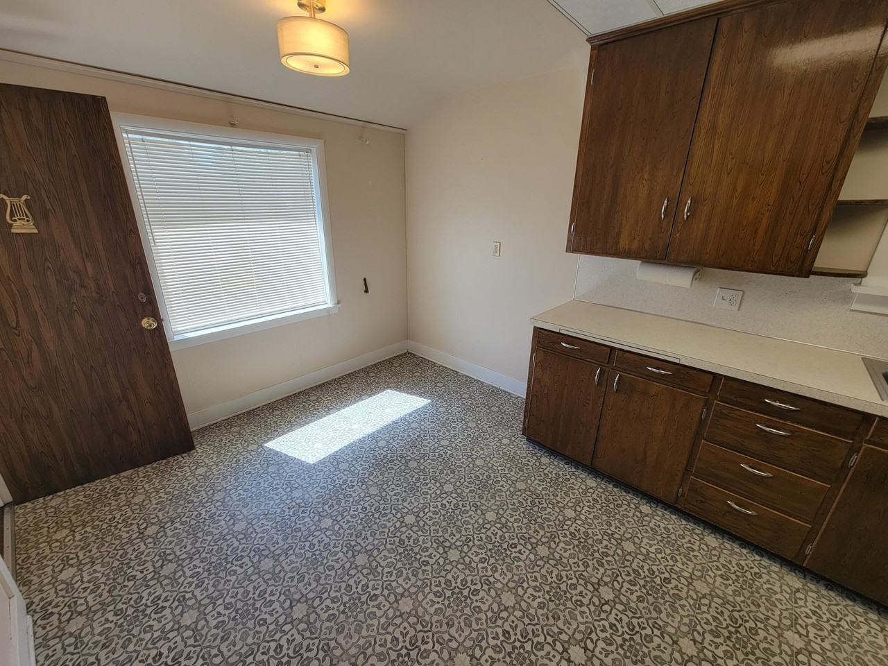 703 Hopkins St - Photo 4 of 40
