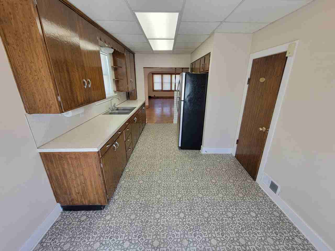703 Hopkins St - Photo 5 of 40