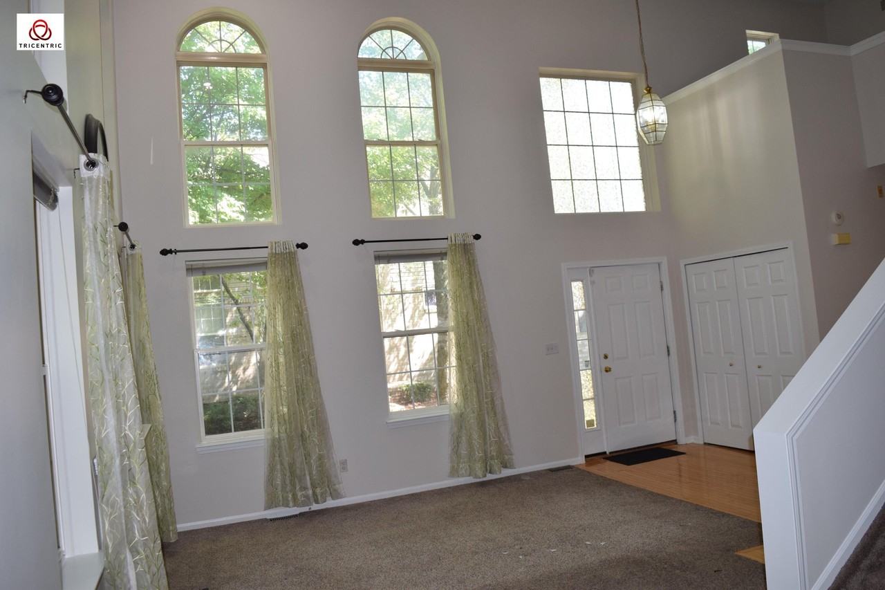1566 Heron Cir - Photo 3 of 22
