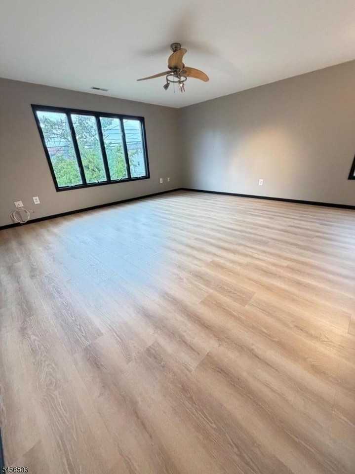 226 Maple Ave #1L - Photo 3 of 13