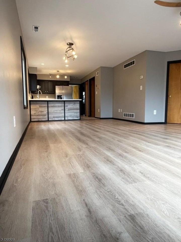 226 Maple Ave #1L - Photo 4 of 13