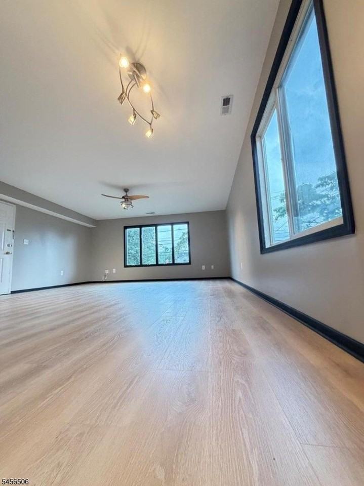 226 Maple Ave #1L - Photo 5 of 13