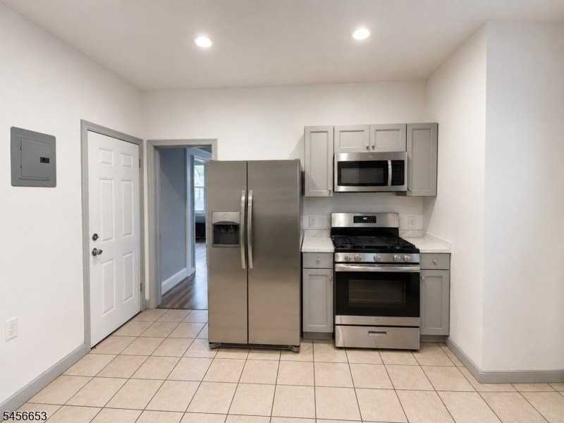 245 Alexander St #2 - Photo 3 of 12
