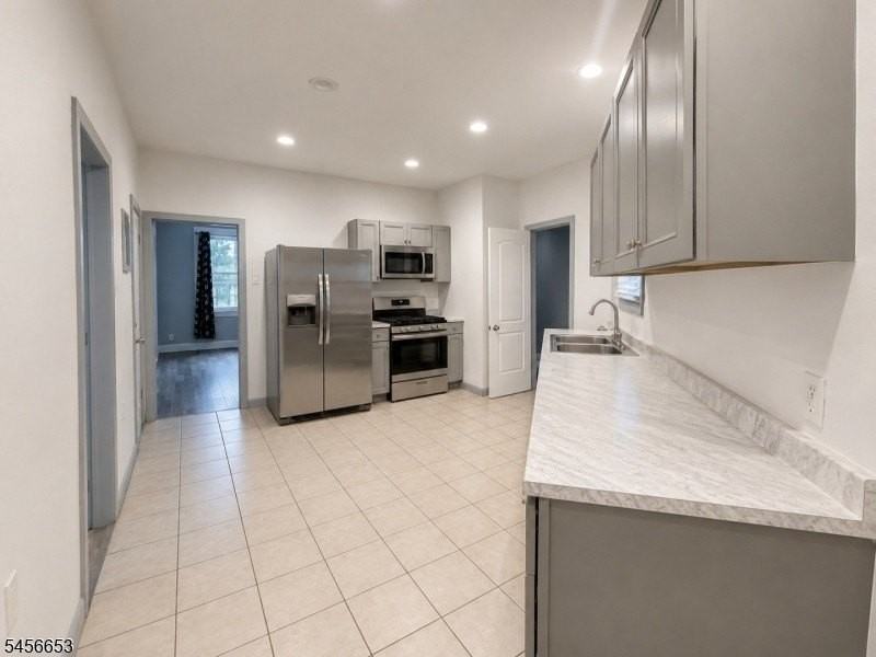 245 Alexander St #2 - Photo 4 of 12