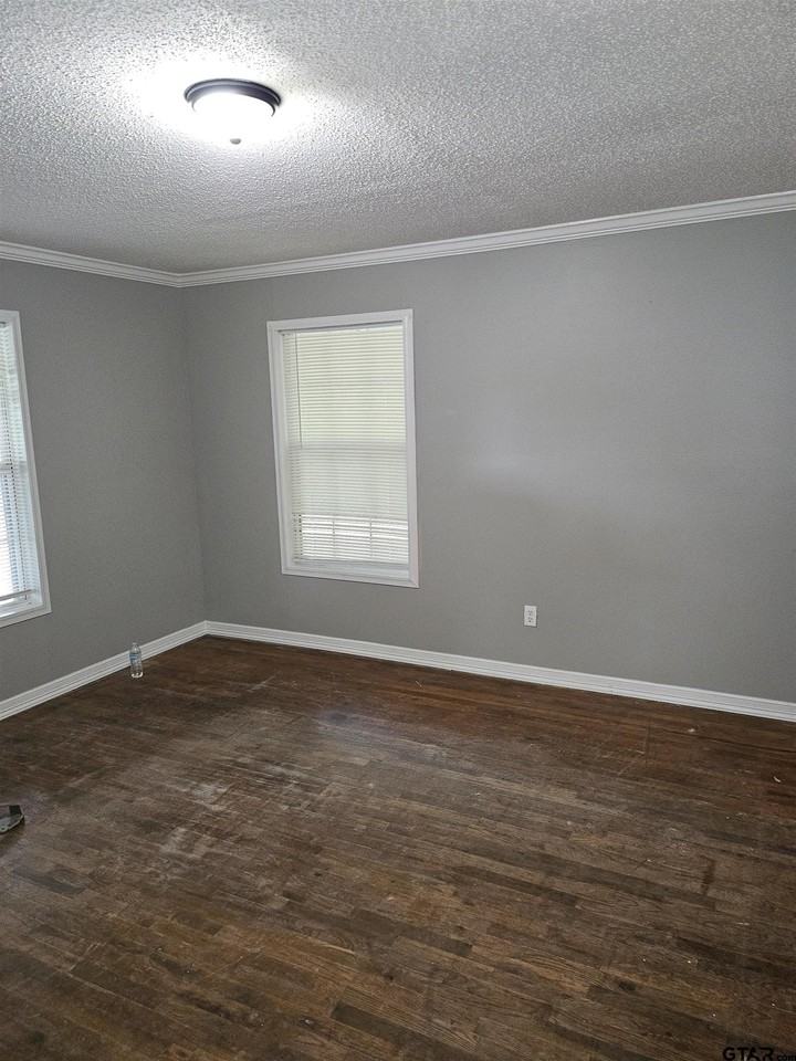 102 Cook St - Photo 2 of 4