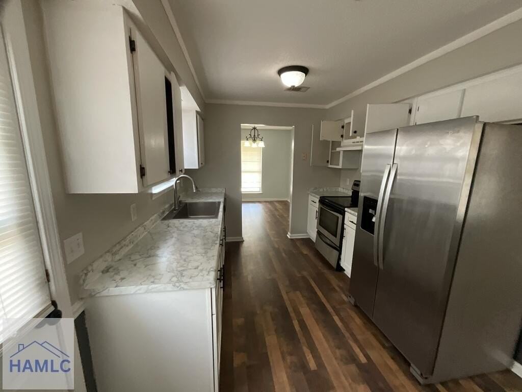Latham Ct - Photo 5 of 13