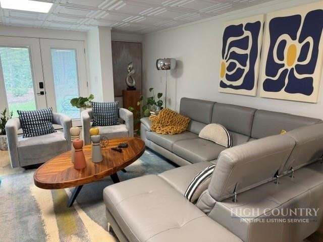 447 Oakwood Rd - Photo 3 of 10