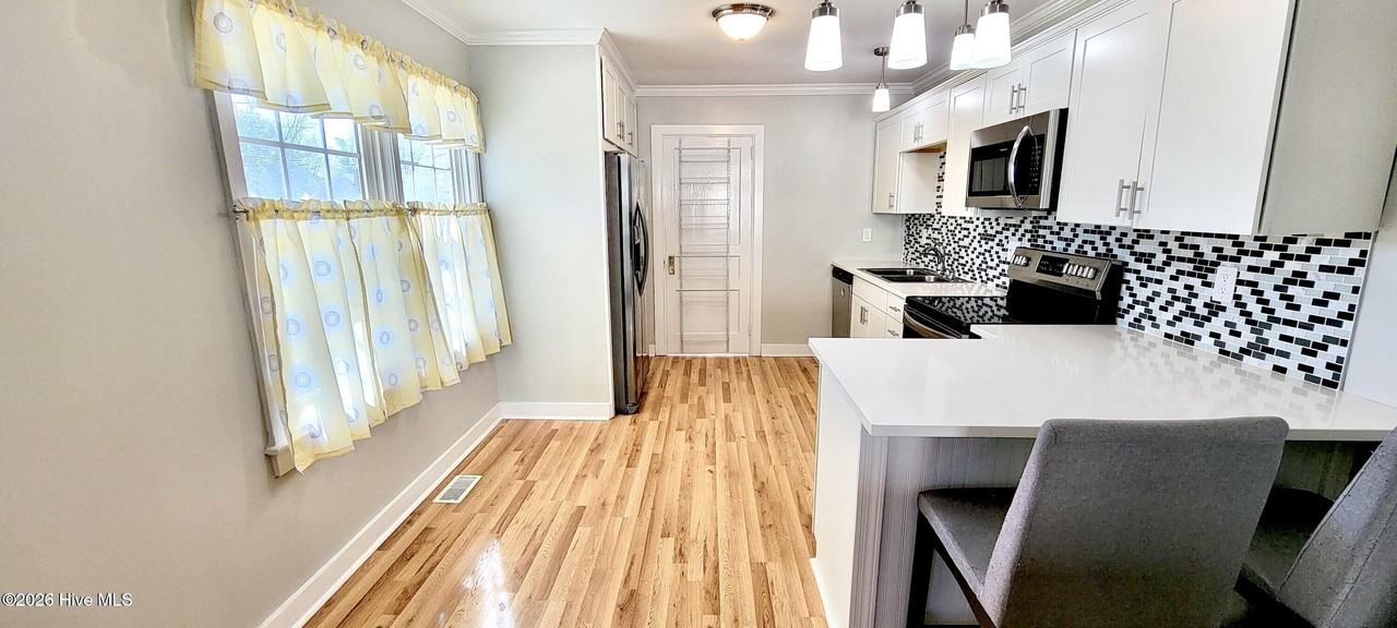 125 Richlands Ave - Photo 4 of 26
