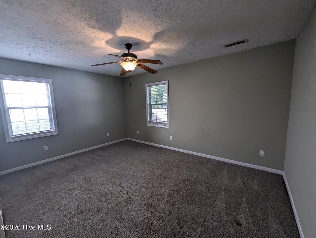 705 Varsity Dr - Photo 6 of 9