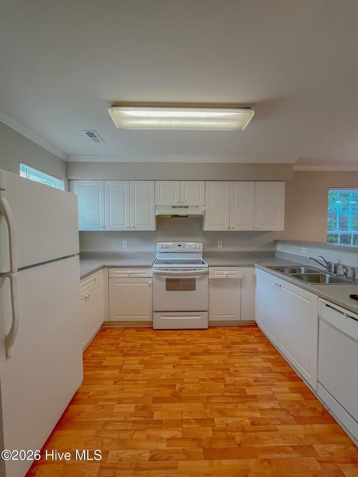 501 Shortfin Dr - Photo 3 of 24