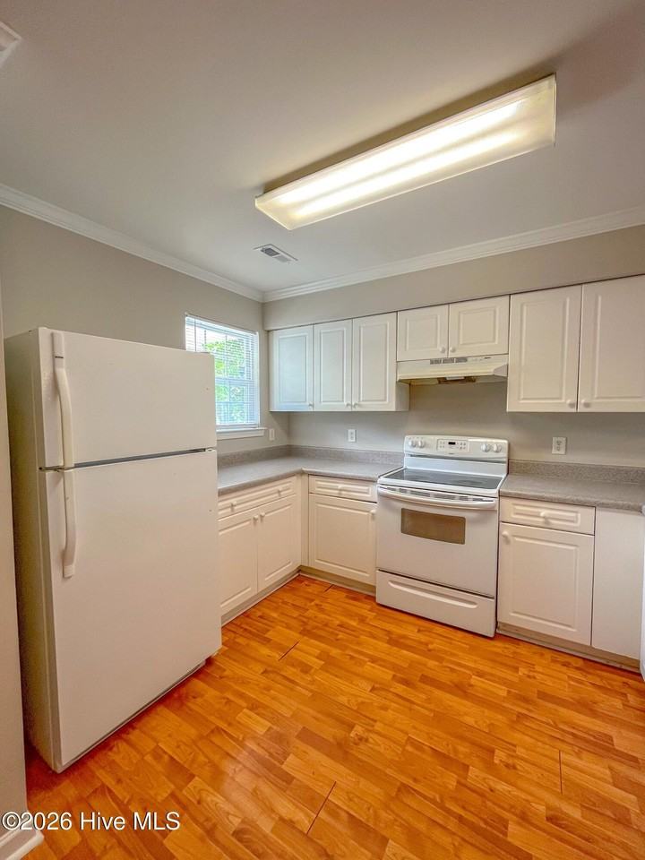 501 Shortfin Dr - Photo 4 of 24