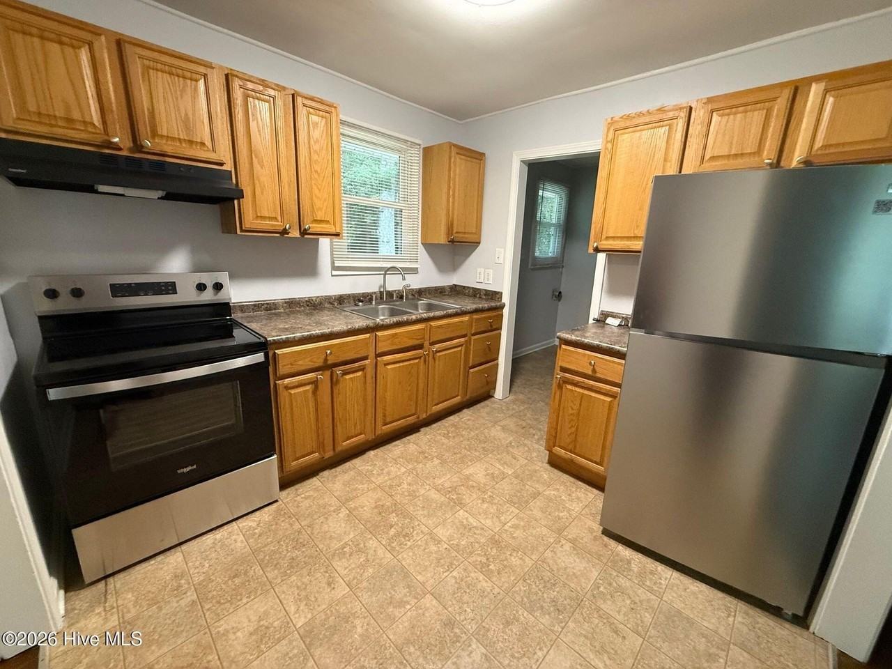 515 Oak Ln - Photo 2 of 9