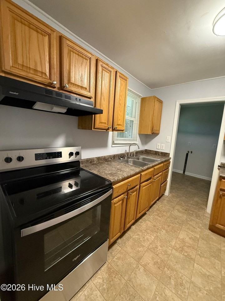 515 Oak Ln - Photo 3 of 9
