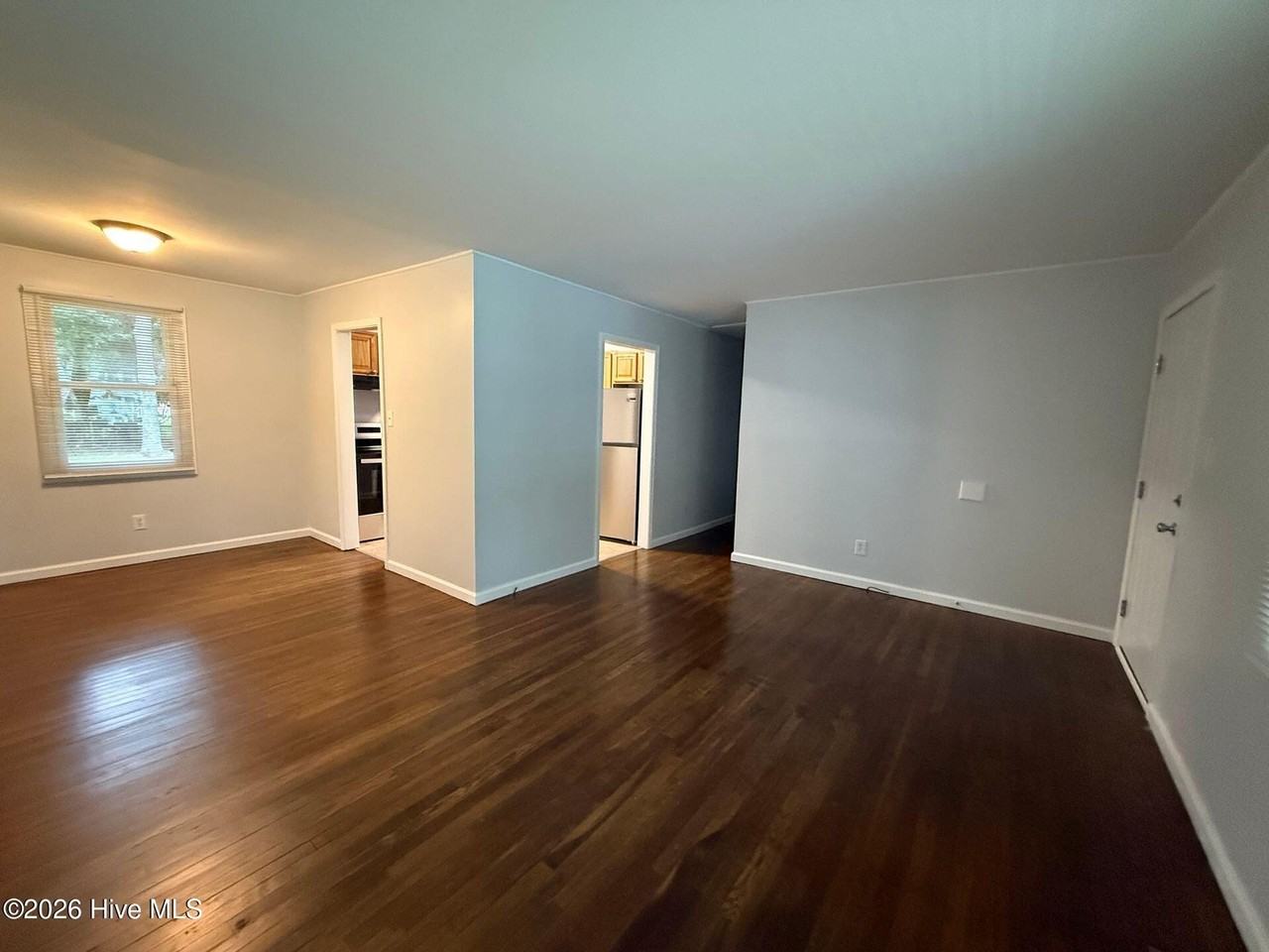 515 Oak Ln - Photo 4 of 9
