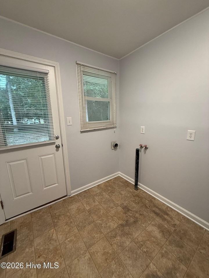 515 Oak Ln - Photo 5 of 9