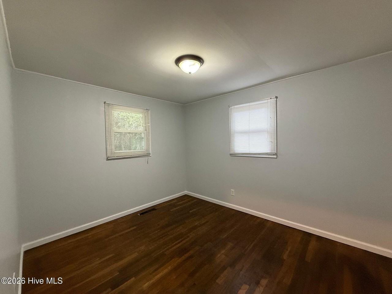 515 Oak Ln - Photo 6 of 9