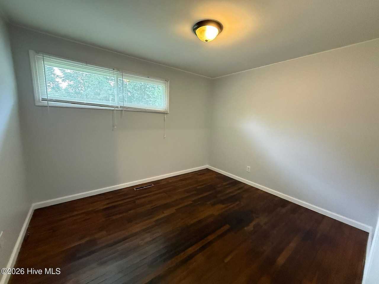 515 Oak Ln - Photo 7 of 9