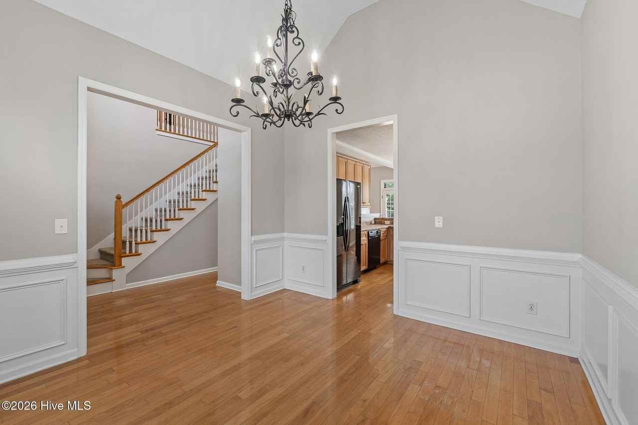 1034 Stockton St - Photo 4 of 26