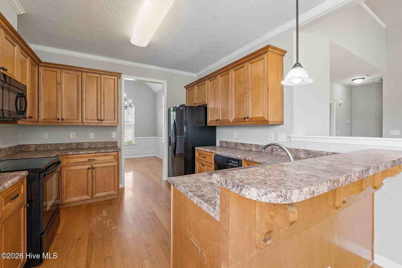 1034 Stockton St - Photo 7 of 26
