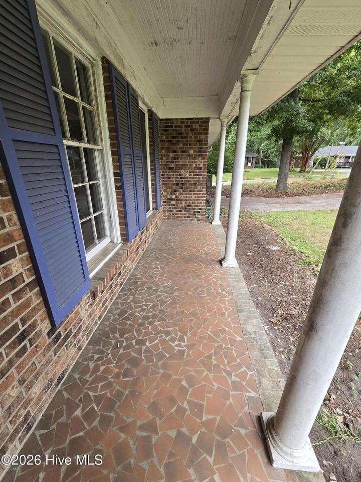 115 Heritage St - Photo 2 of 22