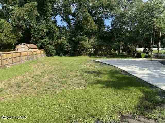 1402 Hazel Ave - Photo 4 of 13