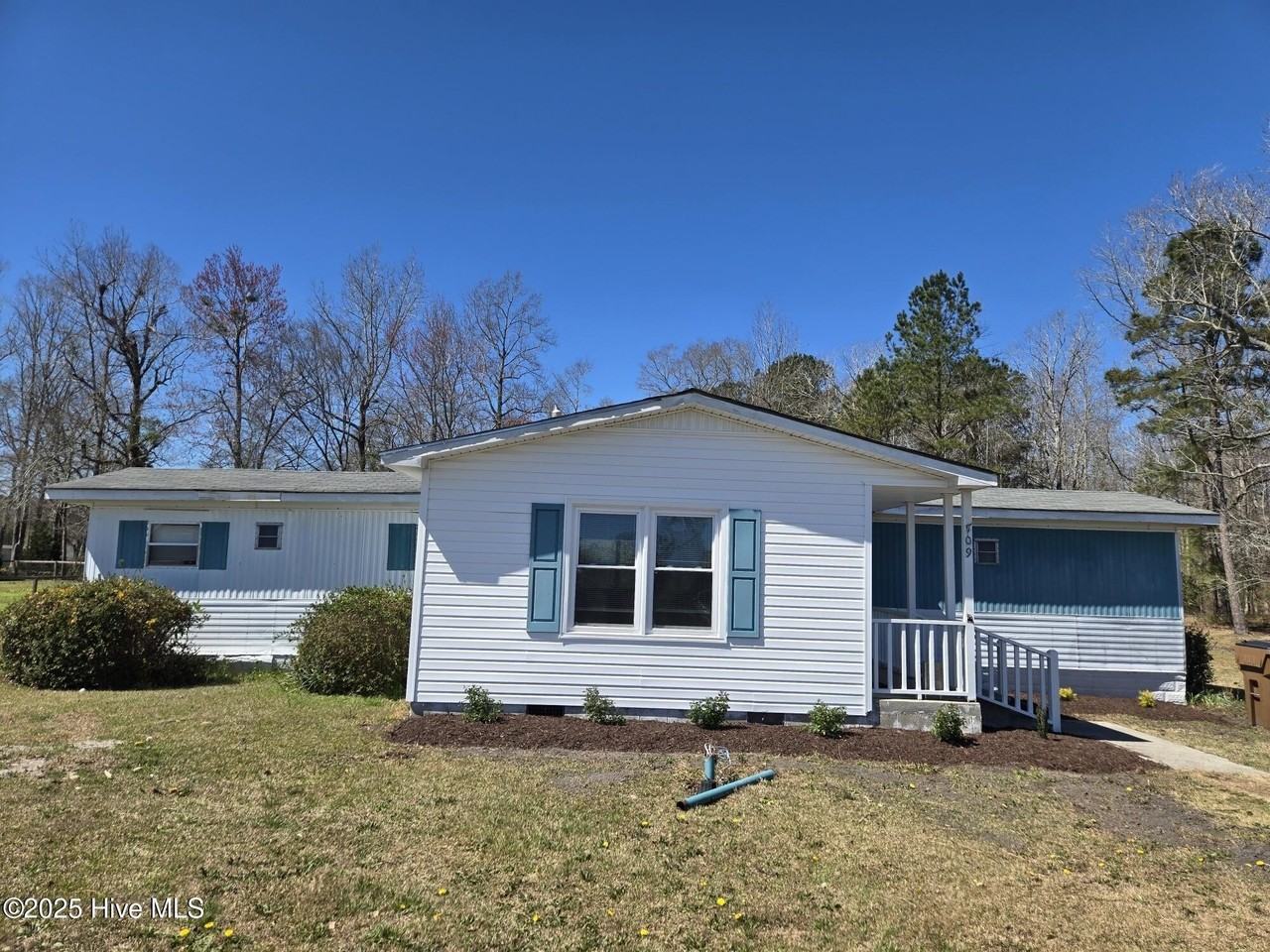 709 Jim Blake Rd - Photo 2 of 25