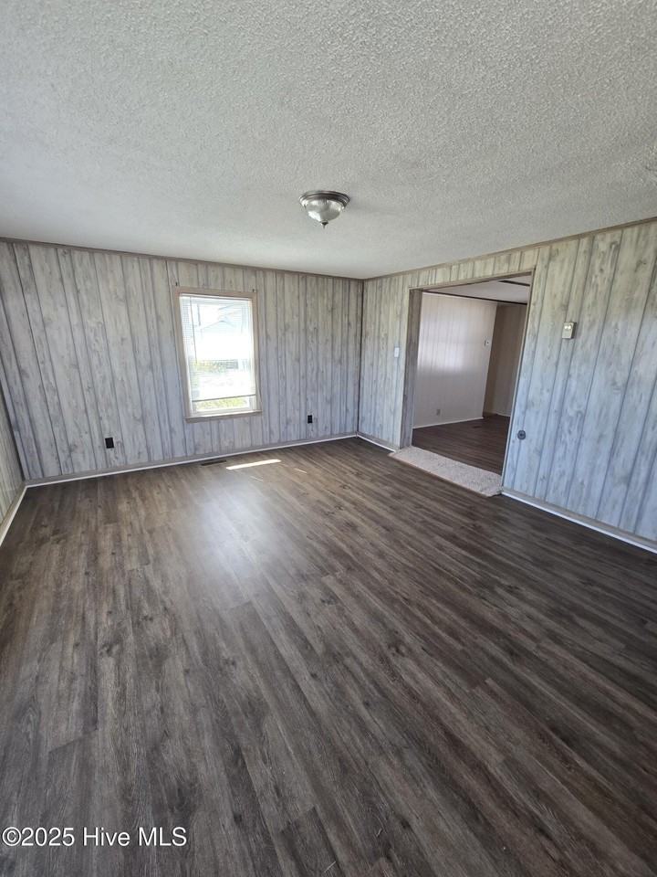 709 Jim Blake Rd - Photo 3 of 25