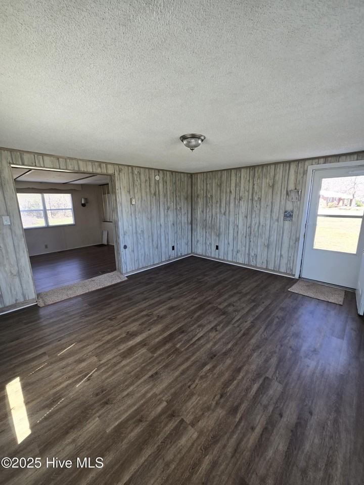 709 Jim Blake Rd - Photo 4 of 25