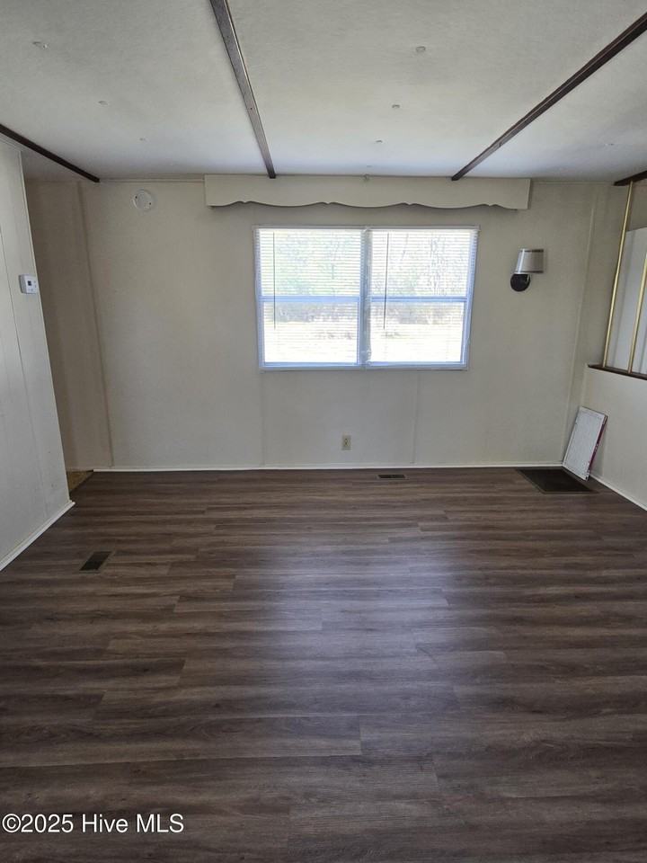 709 Jim Blake Rd - Photo 6 of 25