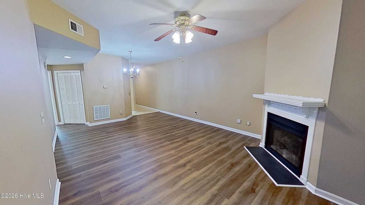 4230 Wilshire Blvd #106 - Photo 3 of 17