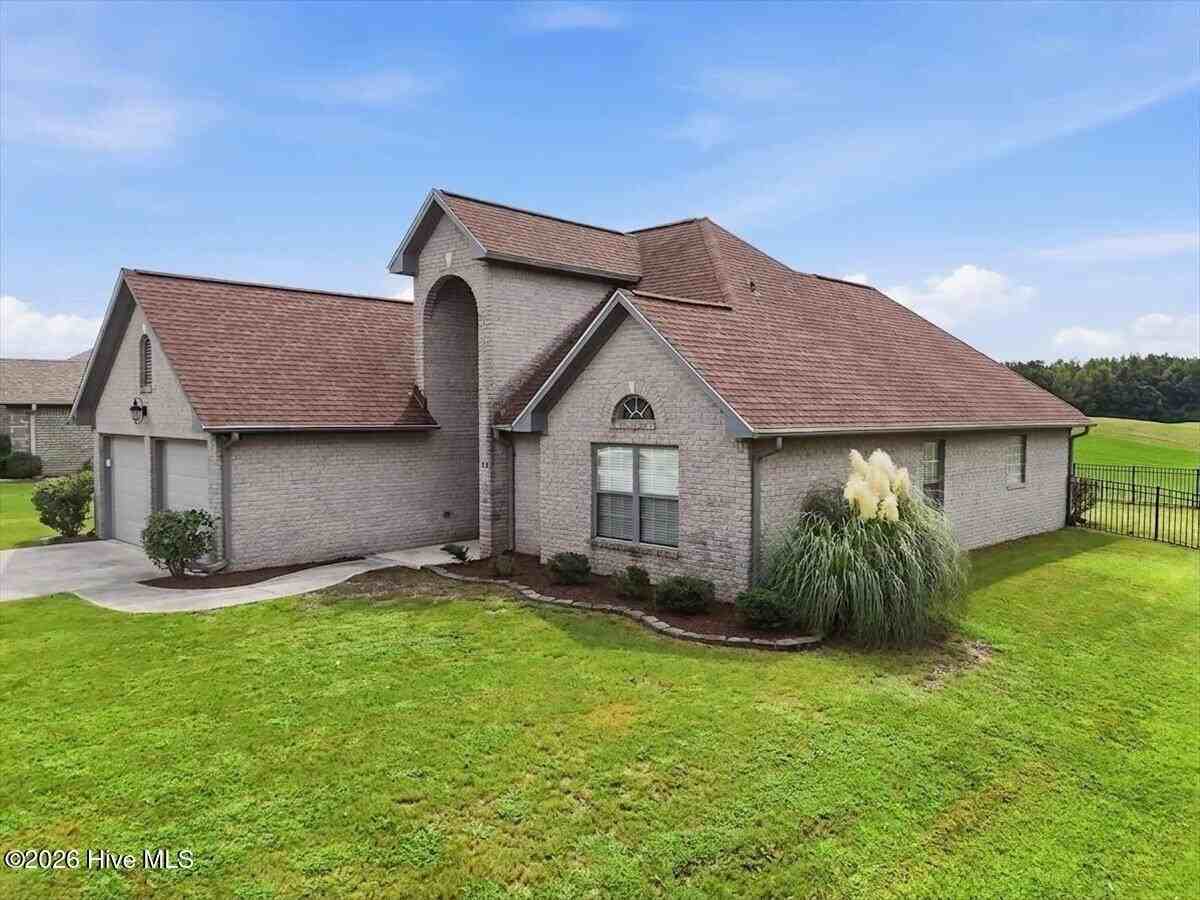 38 Castle Bay Dr - Photo 2 of 46