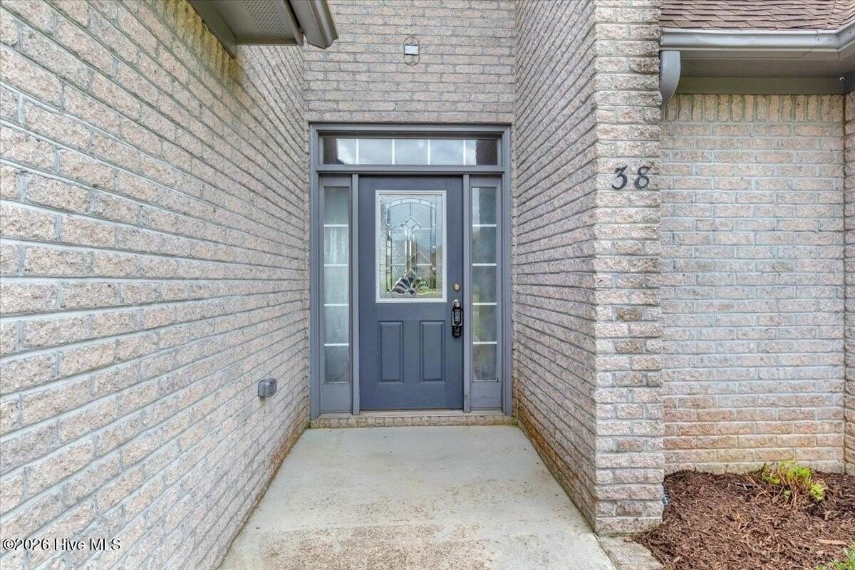 38 Castle Bay Dr - Photo 4 of 46