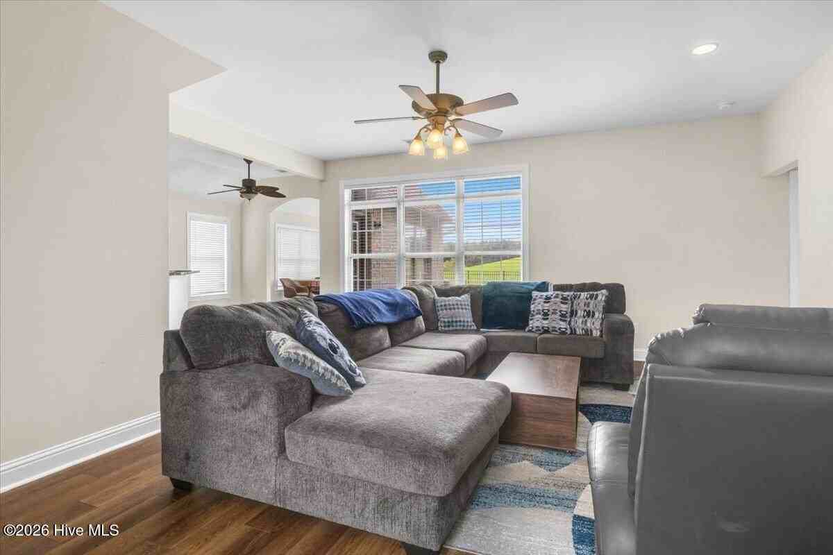 38 Castle Bay Dr - Photo 6 of 46