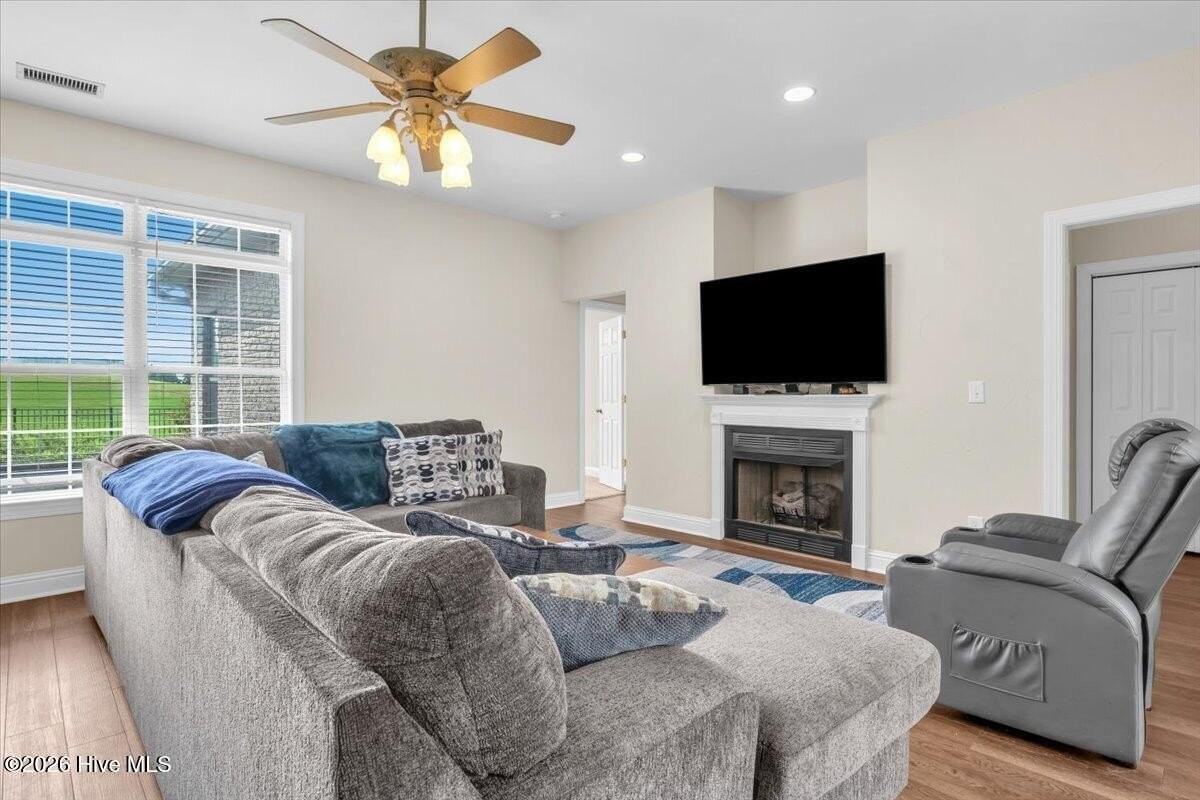 38 Castle Bay Dr - Photo 7 of 46