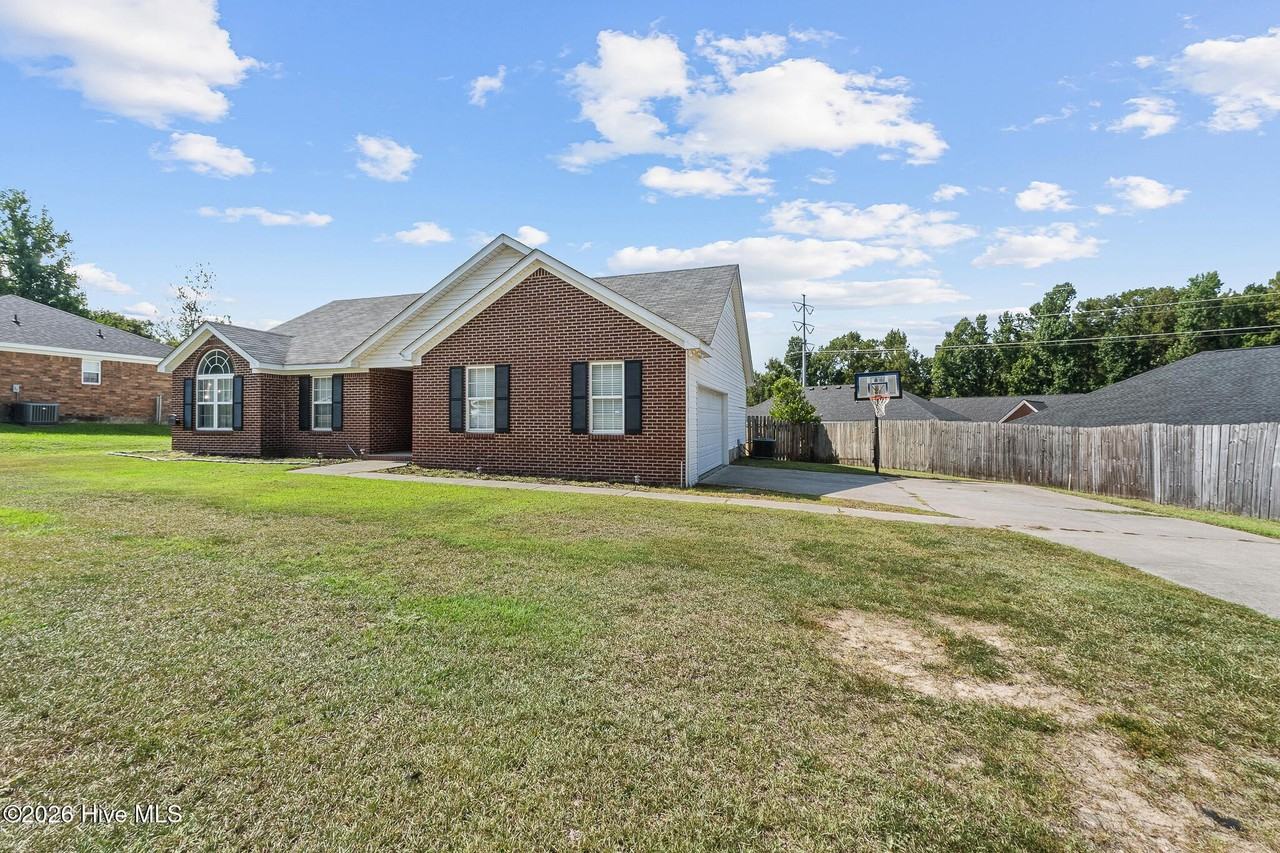 1904 Lobelia Ln - Photo 2 of 18
