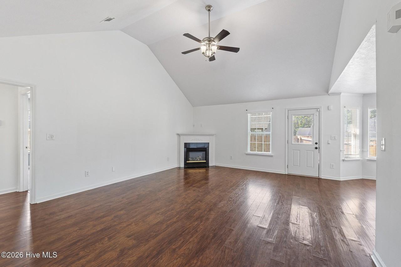 1904 Lobelia Ln - Photo 5 of 18
