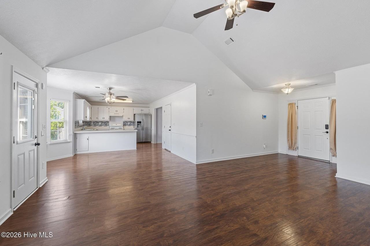 1904 Lobelia Ln - Photo 6 of 18