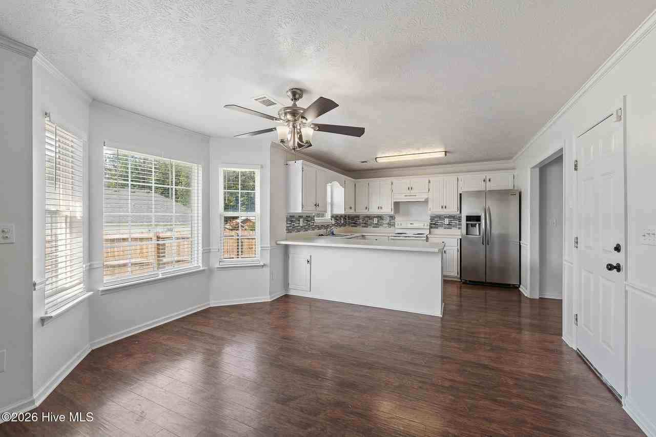 1904 Lobelia Ln - Photo 7 of 18
