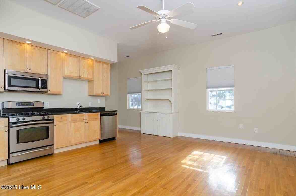 319 N 4th St #STEC - Photo 7 of 19