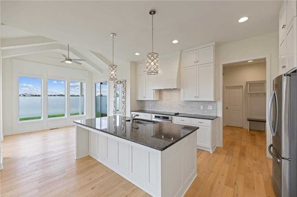 18228 Earnshaw St - Photo 7 of 31