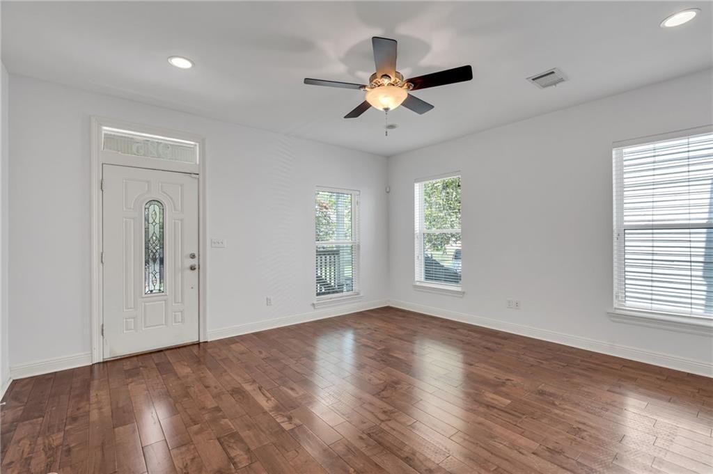 925 Hillary St - Photo 5 of 29