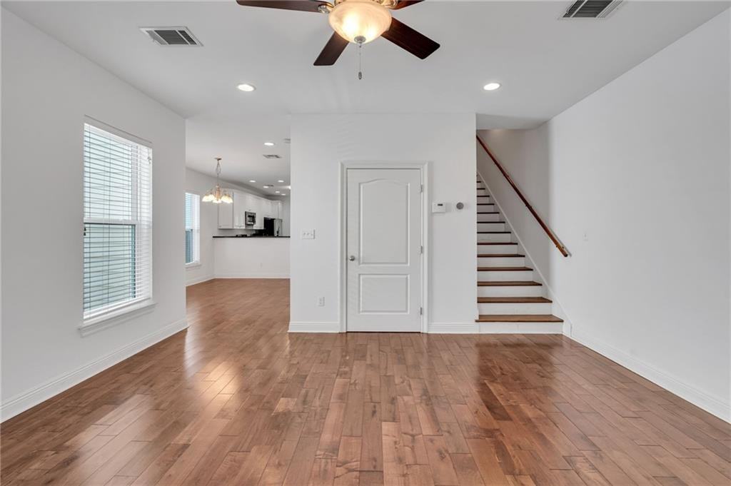 925 Hillary St - Photo 6 of 29