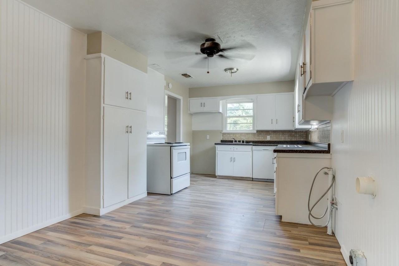3411 41st St - Photo 6 of 28