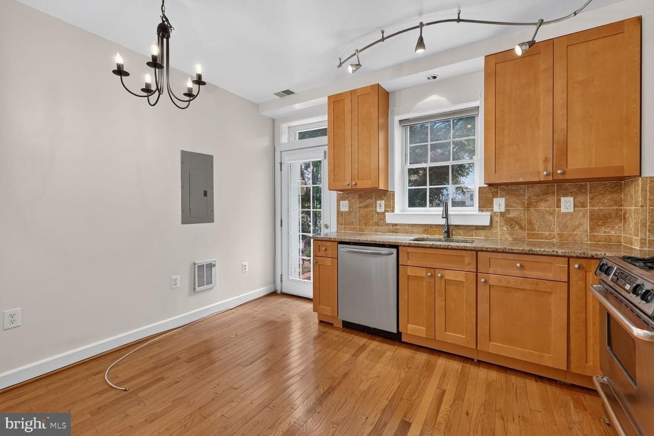 1702 Florida Ave Nw - Photo 5 of 15