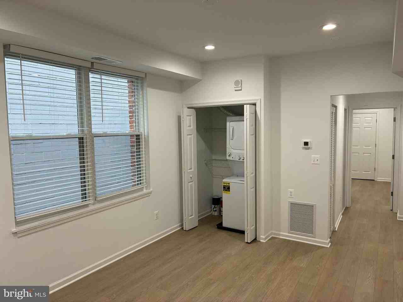 1447 Chapin St Nw - Photo 6 of 37