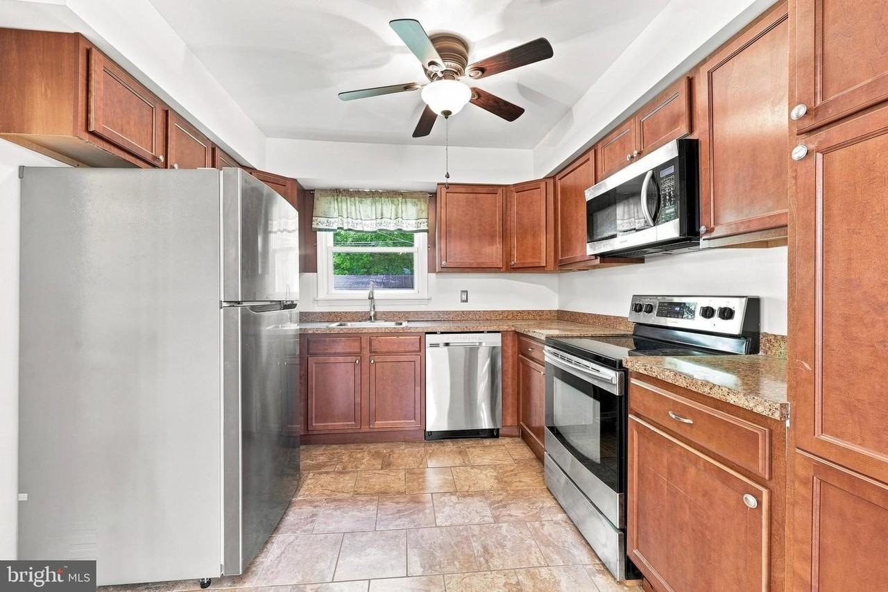 322 Atkinson Rd - Photo 6 of 13